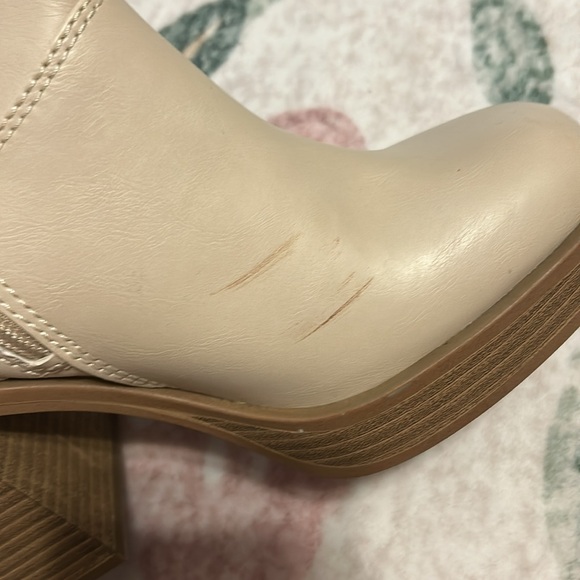 NWT universal thread cream boots - Picture 4 of 7
